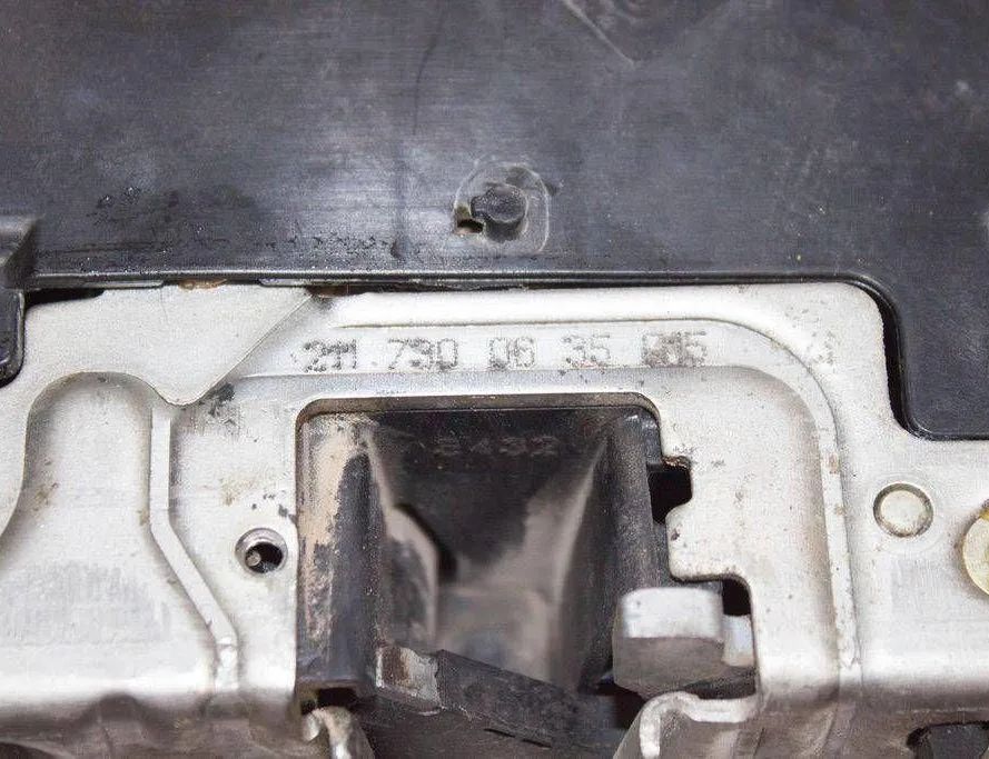 MERCEDES-BENZ E-Class W211/S211 (2002-2009) Bakre vänstra dörrlås 2117300635015,5432 32937133