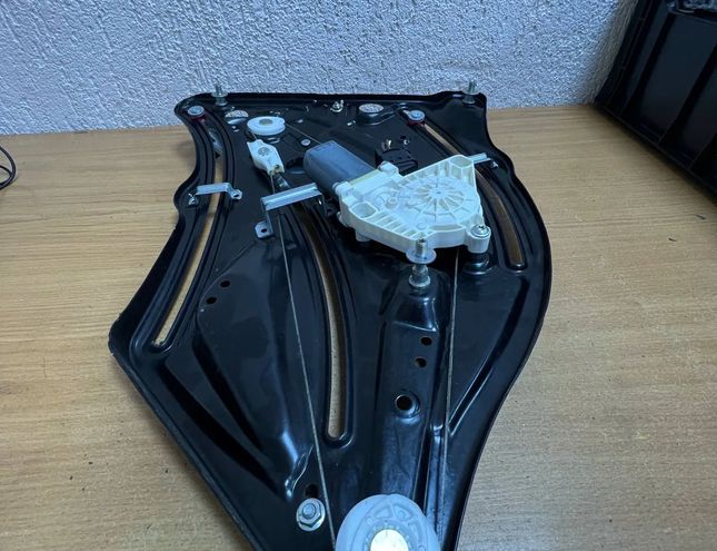 MERCEDES-BENZ E-Class W212/S212/C207/A207 (2009-2016) Bakdörrsfönsterregulator med motor A2076701403,#F6172,977654103 30267894