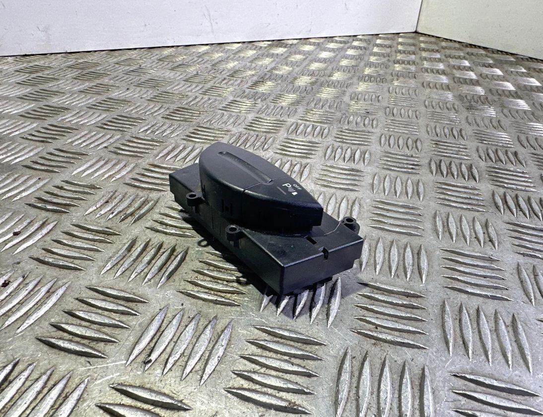 MERCEDES-BENZ E-Class W211/S211 (2002-2009) Parkeringshjälpsomkopplare 2118216958 28643114