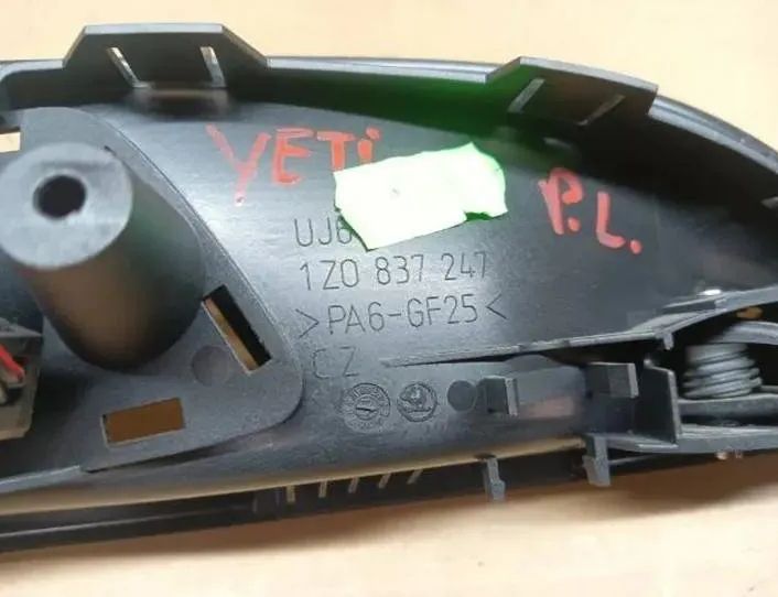 SKODA Yeti 1 generation (2009-2018) Främre vänstra dörren Soft Close-enhet 1Z0837247 27948838