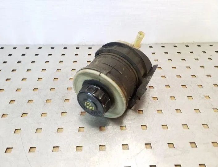 OPEL Vivaro Servostyrningspumptank 7700782884 25119027