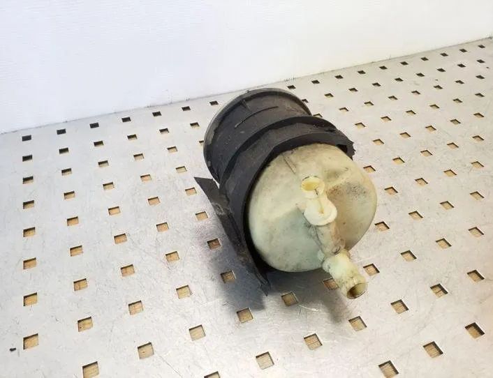 OPEL Vivaro Servostyrningspumptank 7700782884 25119027