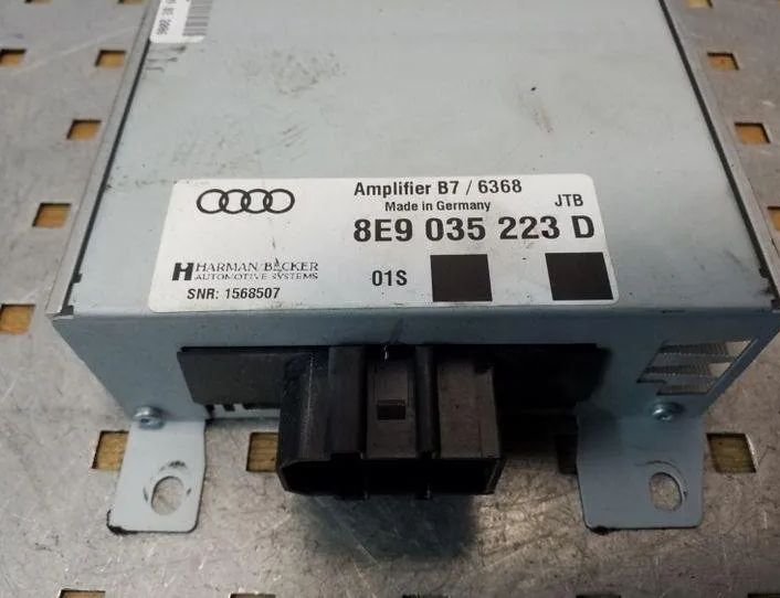 AUDI A4 B7/8E (2004-2008) Ljudförstärkare 8E9035223D 25119375