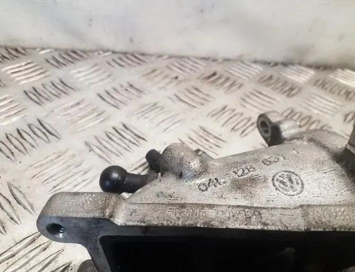 SKODA Superb 3 generation (2015-2023) Andra motorrumsdelar 04L128637A 25155356