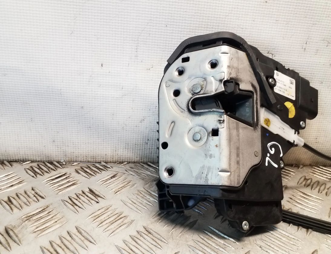 VOLKSWAGEN Sharan 2 generation (2010-2024) Lås för skjutdörr på vänster sida 7N0839015B 25575149