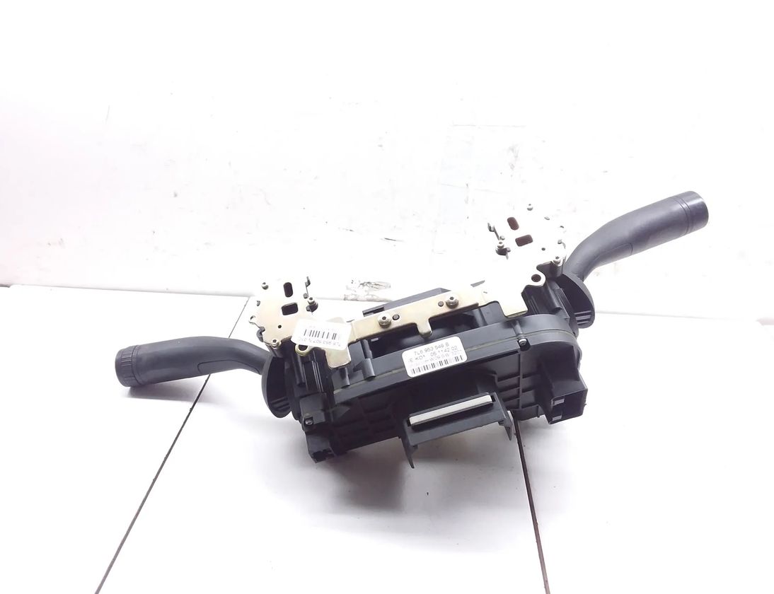 VOLKSWAGEN Touareg 1 generation (2002-2010) Torkarens blinkersspak/omkopplare 7l6953549b,7l6953507n,7l6953503 27528812