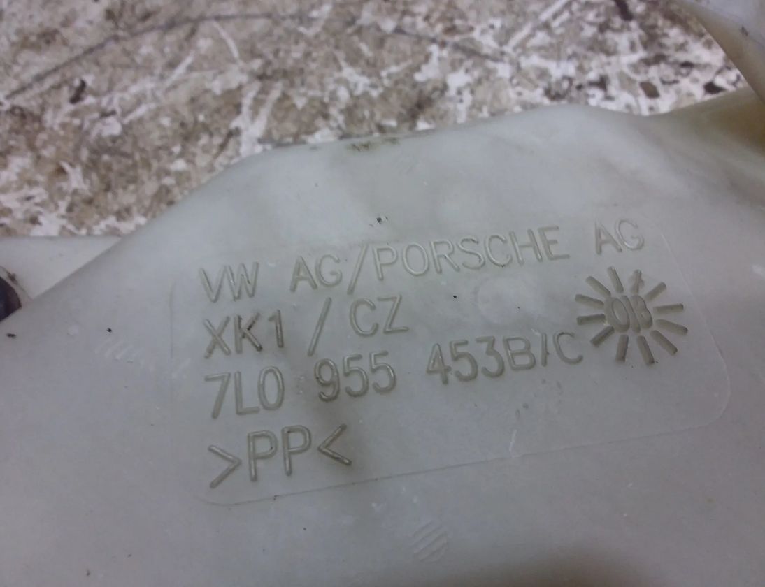 VOLKSWAGEN Touareg 1 generation (2002-2010) Fönsterspolartank 7L0955453 27561103