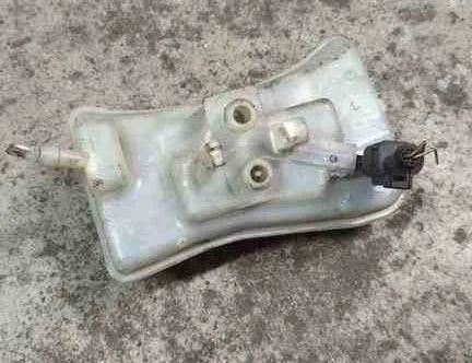 AUDI A6 C6/4F (2004-2011) Bromsvätsketank 8E0611301G,8E0611301E 32638770