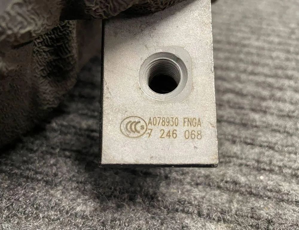 BMW 2 Series F44 (2019-2023) Bakre höger dörrgångjärn 7246068,A078930 32190552