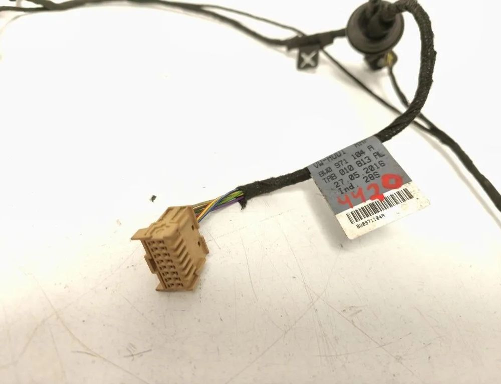 AUDI A4 B9/8W (2015-2024) Kablar för parkeringshjälp bak 8W0971104A 30669151