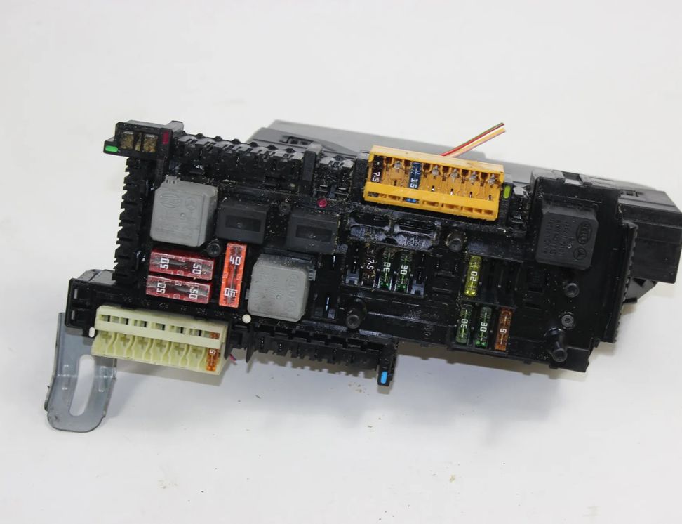 MERCEDES-BENZ C-Class W204/S204/C204 (2004-2015) Säkringsdosa 5dk00922513,2049000902,2045458732,2129022702 23797549