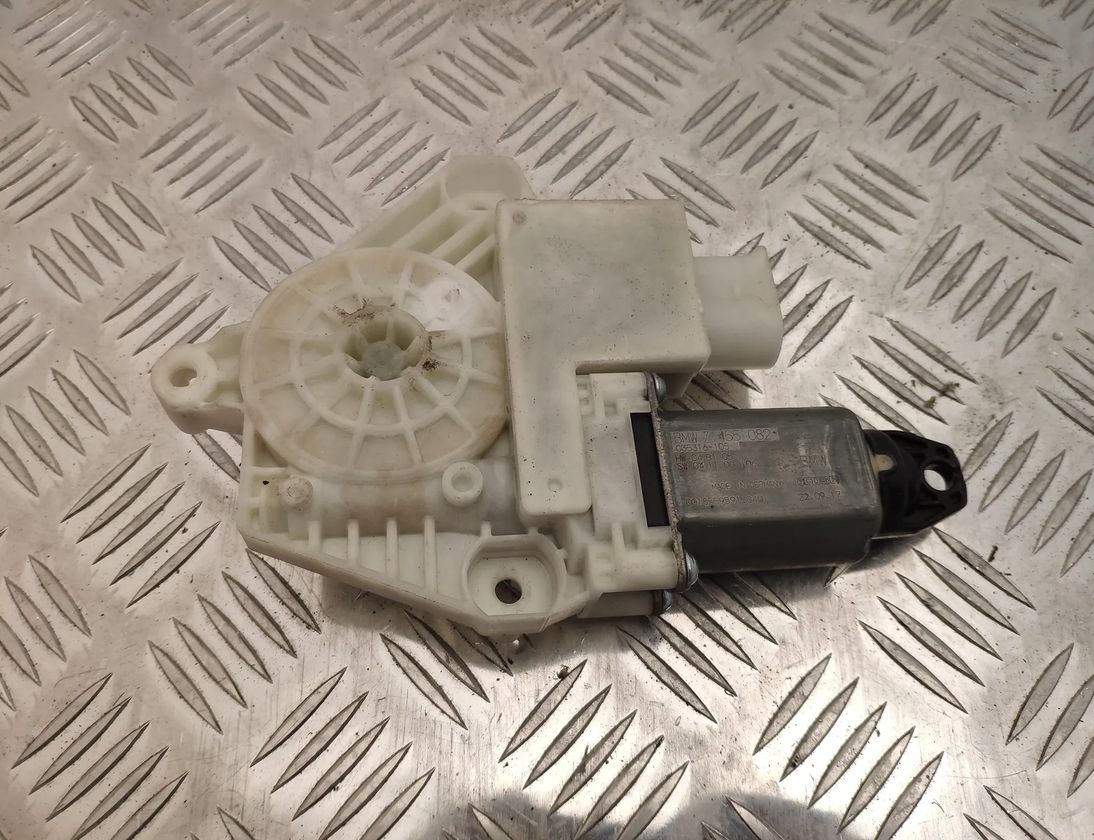 BMW 7 Series G11/G12 (2015-2023) Främre höger dörr Fönsterkontrollmotor 7455082 13534835