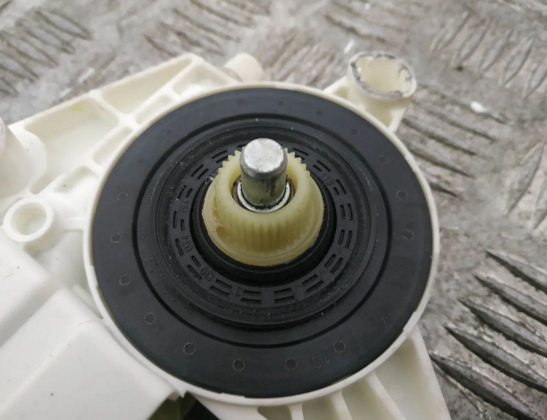 MERCEDES-BENZ E-Class W212/S212/C207/A207 (2009-2016) Främre höger dörr Fönsterkontrollmotor A2048200242,0130822502 17633234