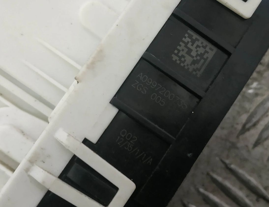 MERCEDES-BENZ E-Class W212/S212/C207/A207 (2009-2016) Främre vänstra dörrlås A0997200735 18301010