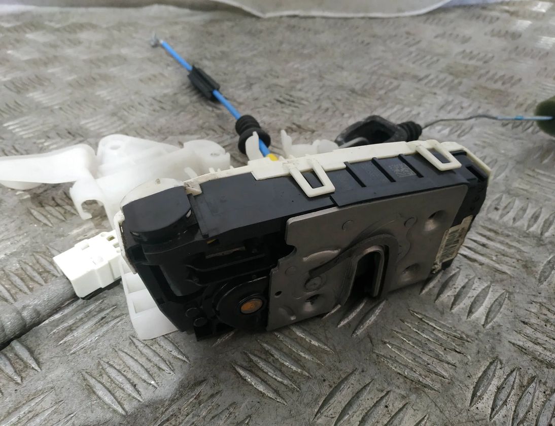 MERCEDES-BENZ E-Class W212/S212/C207/A207 (2009-2016) Främre vänstra dörrlås A0997200735 18301010