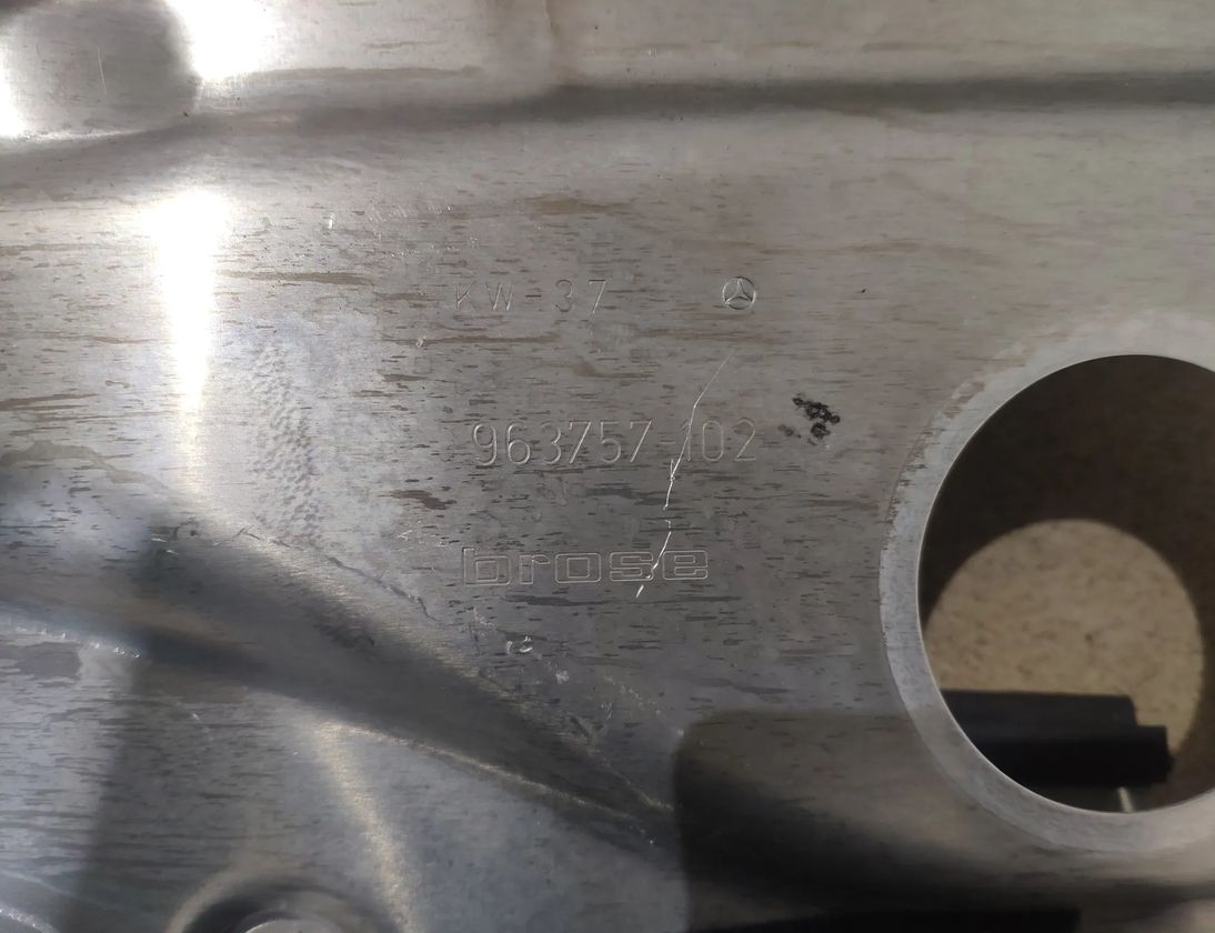 MERCEDES-BENZ C-Class W204/S204/C204 (2004-2015) Vänster främre fönsterhissare A2047600734,A2047201335,A2048901167,A2047200179,A2048704326,A2048201902,A2048204102,A204820751,A2044400605,963757102 20580637