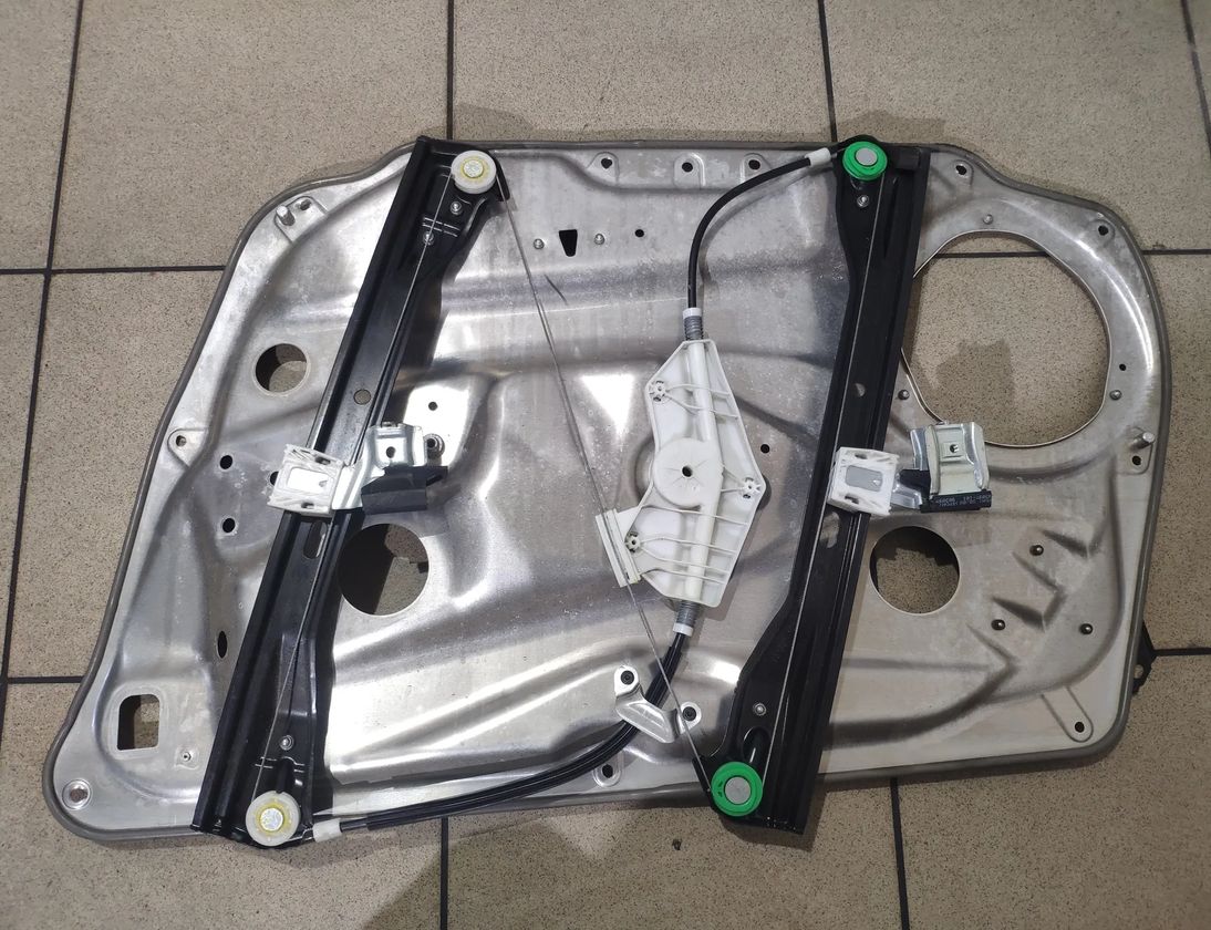 MERCEDES-BENZ C-Class W204/S204/C204 (2004-2015) Vänster främre fönsterhissare A2047600734,A2047201335,A2048901167,A2047200179,A2048704326,A2048201902,A2048204102,A204820751,A2044400605,963757102 20580637