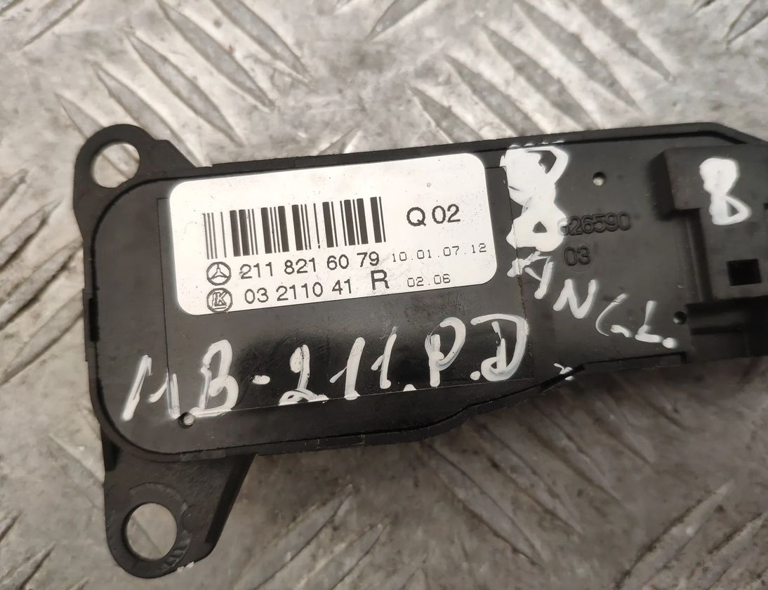 MERCEDES-BENZ E-Class W211/S211 (2002-2009) Omkopplare för spegeljustering 2118216079 20680065