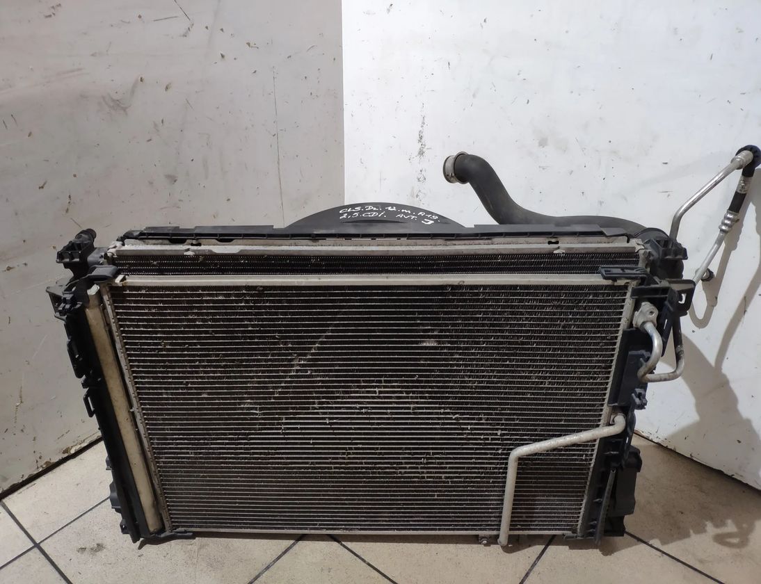 MERCEDES-BENZ CLS-Class C218/X218 (2011-2017) Kylningsdelar A2045001055,A2045000493 24704817