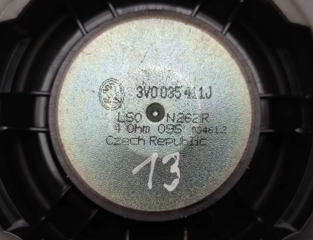 SKODA Superb 3 generation (2015-2023) Ljudhögtalare för höger bakdörr 3V0035411J 29397115