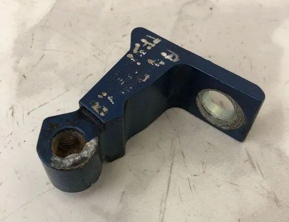 AUDI A4 B8/8K (2011-2016) Bakre höger dörrgångjärn 8K0831401B 32207712