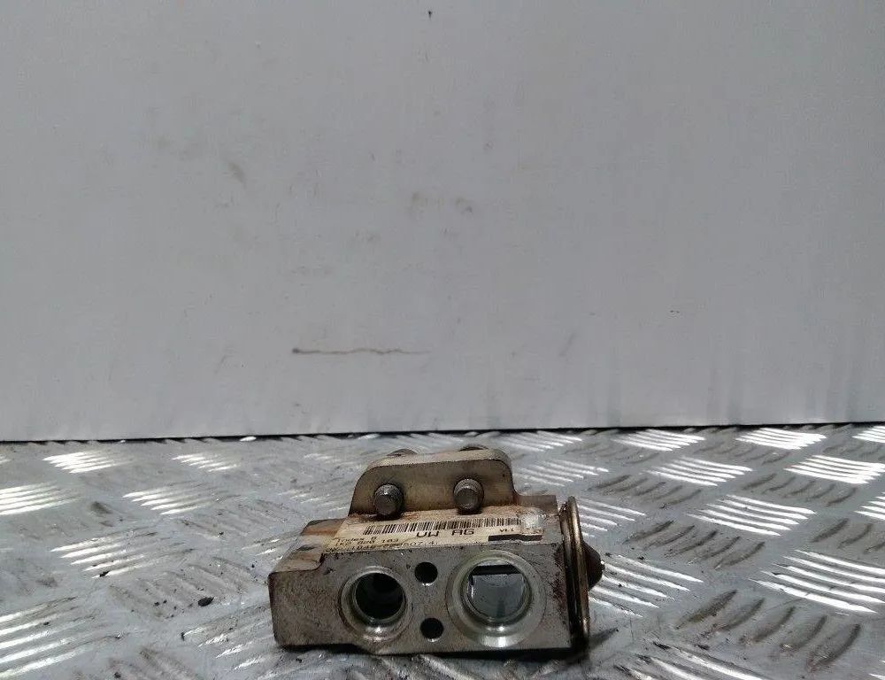 VOLKSWAGEN Passat B5 (1996-2005) Andra kroppsdelar 1K2820103 28433058