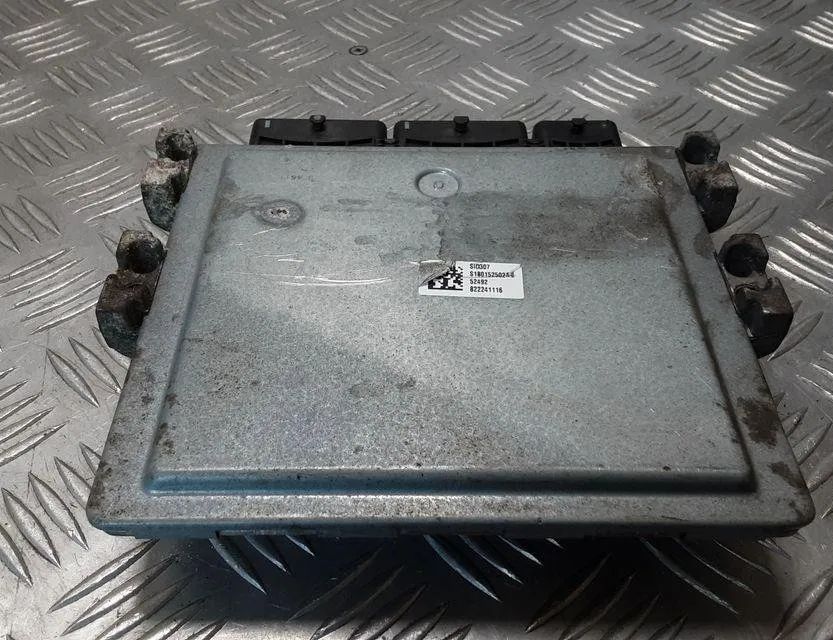 RENAULT Megane 3 generation (2008-2020) Motorstyrenhet ECU 237102426R,S180153104A 30486798