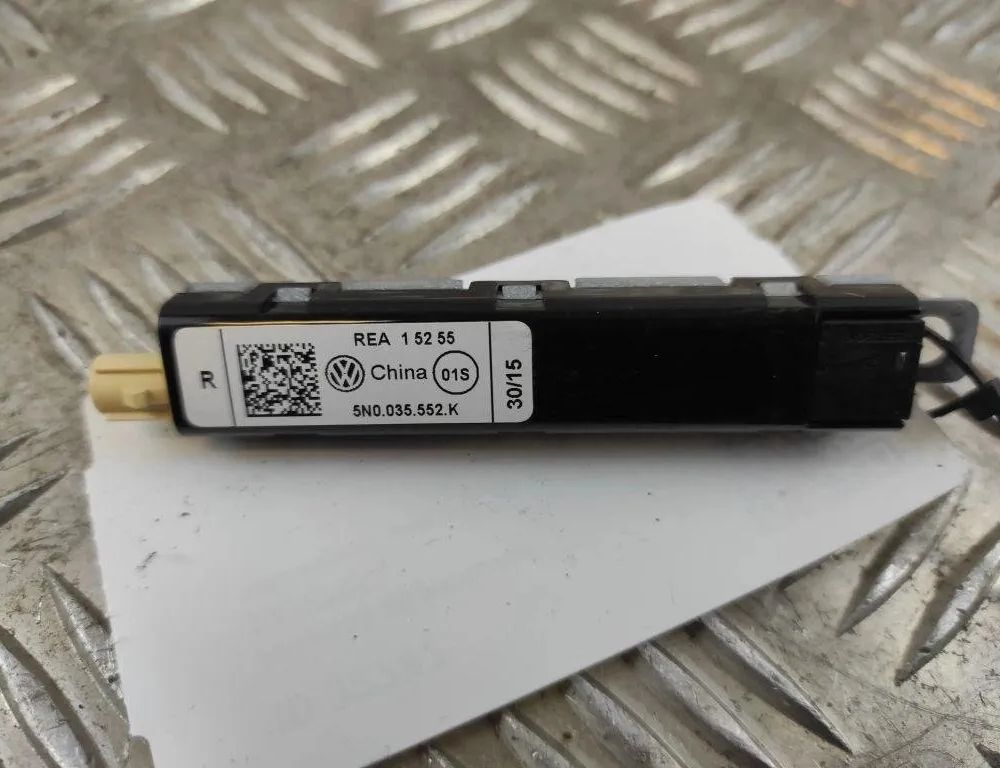 VOLKSWAGEN Tiguan 1 generation (2007-2017) Bootlid antennförstärkare 5N0035552K 31573964