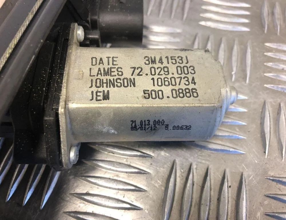 BMW X1 E84 (2009-2015) Fönsterhiss för höger bakdörr 13262410 31574430