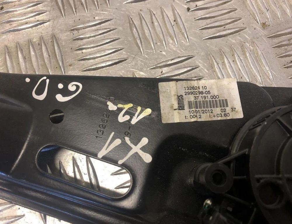 BMW X1 E84 (2009-2015) Fönsterhiss för höger bakdörr 13262410 31574430