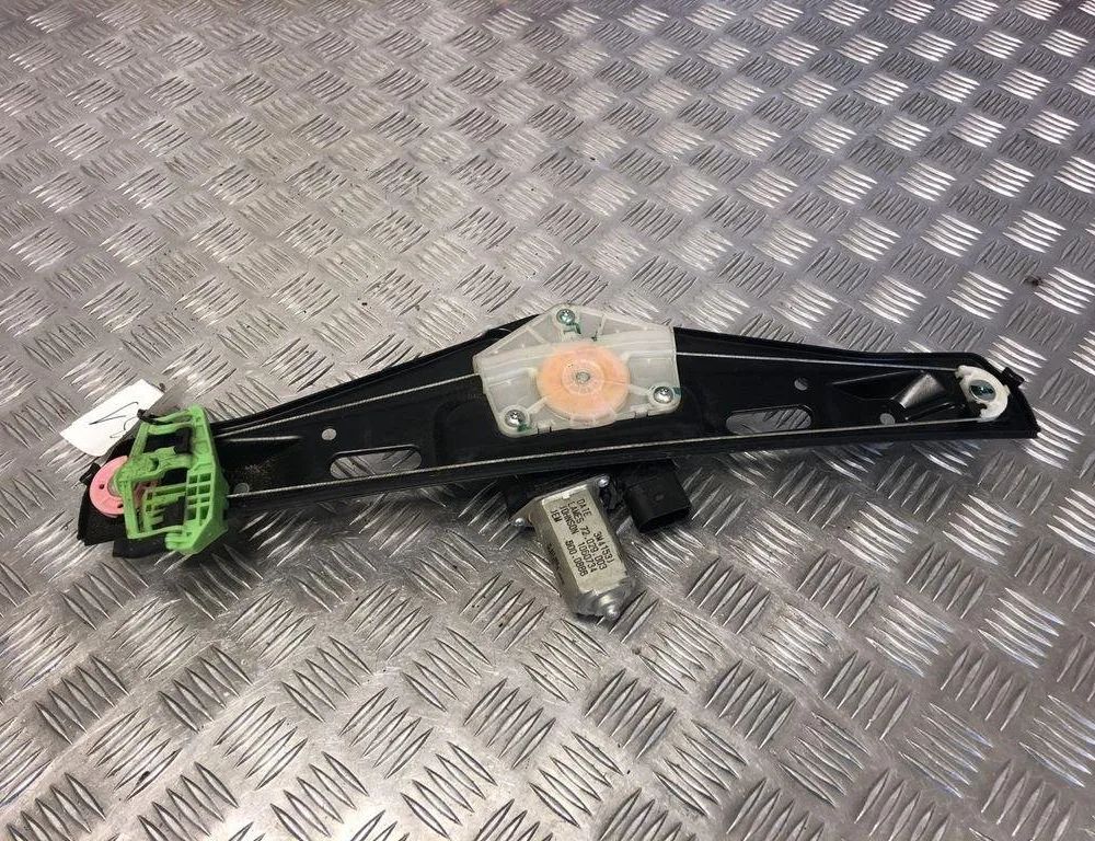 BMW X1 E84 (2009-2015) Fönsterhiss för höger bakdörr 13262410 31574430