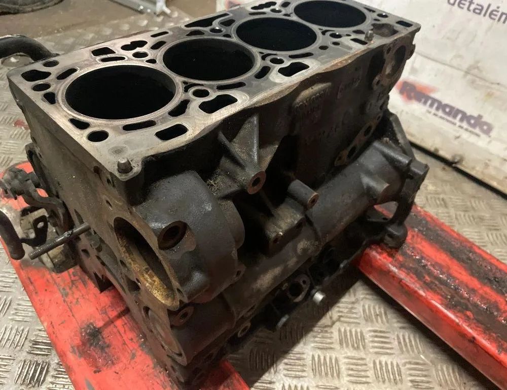 VOLKSWAGEN Passat B7 (2010-2015) Motorblock CRL 31584757