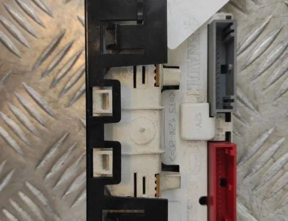 RENAULT Trafic 2 generation (2001-2015) Navigationsdisplay P8200028364A 31603208