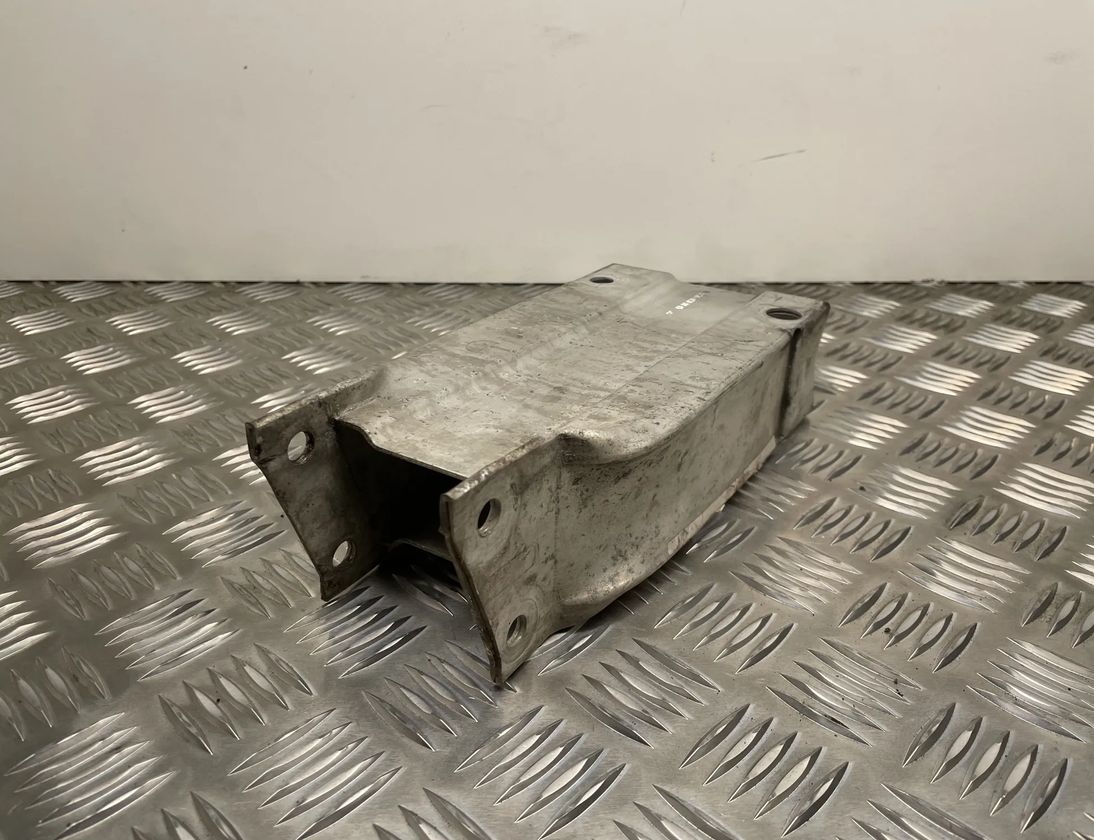 MERCEDES-BENZ C-Class W204/S204/C204 (2004-2015) Stötfångarförstärkningsförlängning höger sida A2046200995 26853904