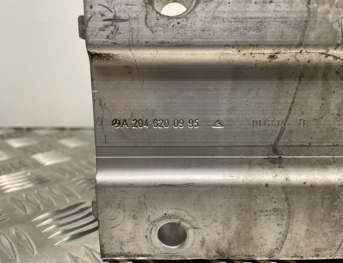 MERCEDES-BENZ C-Class W204/S204/C204 (2004-2015) Stötfångarförstärkningsförlängning höger sida A2046200995 26853904