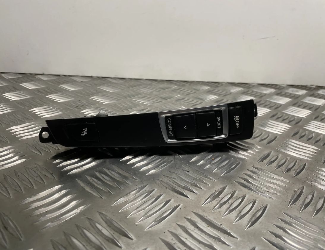 BMW 5 Series F10/F11 (2009-2017) Parkeringshjälpsomkopplare 9202951 28208468