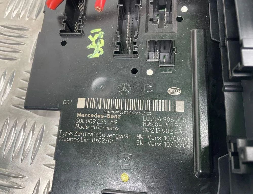 MERCEDES-BENZ C-Class W204/S204/C204 (2004-2015) Säkringsdosa 2129024301,2049060105 30995337
