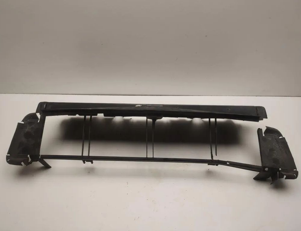 MERCEDES-BENZ C-Class W204/S204/C204 (2004-2015) Kylare luftavledare A2045050430 28619368