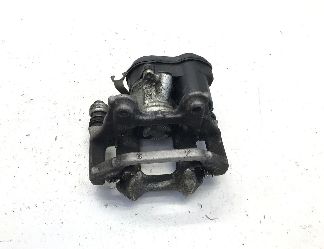 BMW 2 Series Active Tourer U06 (2021-2023) Bromsok höger bak 6891066 30188616