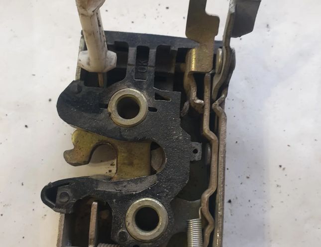 VOLKSWAGEN Passat B1 (1973-1981) Främre höger dörrlås 1gd839015a 23991923