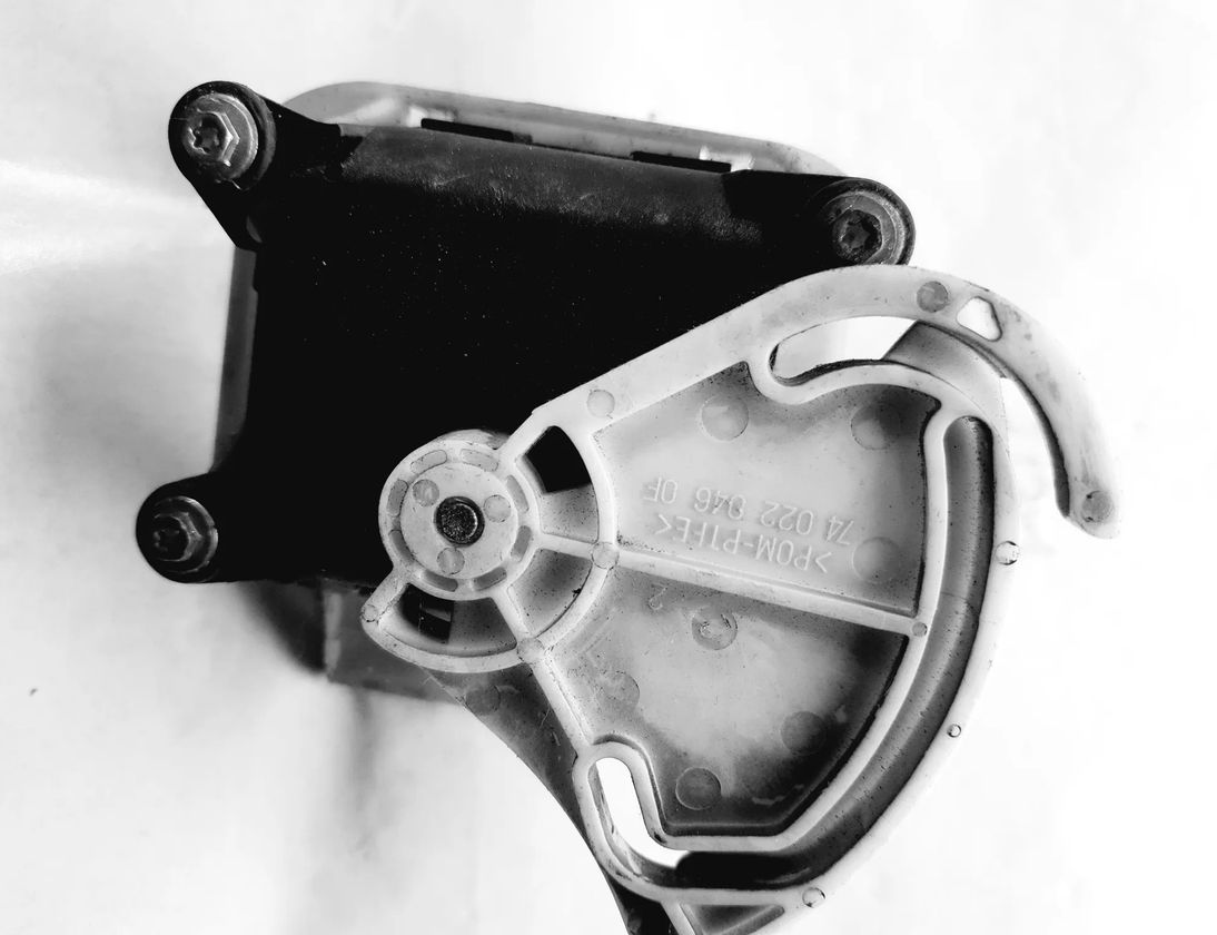 VOLKSWAGEN Passat B5 (1996-2005) Luftspjällsmotor 740220460f 24674836