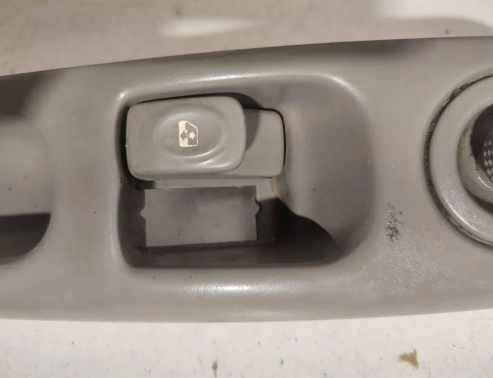RENAULT Twingo 1 generation (1993-2007) Främre höger dörrfönsterbrytare 7700832376 31511918