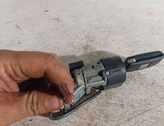 CITROËN C4 1 generation (2004-2011) Tändningslås N0502455 31513600