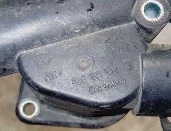 VOLKSWAGEN Passat B7 (2010-2015) Kylvätskeslangrör 038121132 31454715