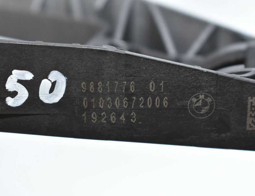 BMW M5 F90 (2017-2024) Främre höger dörr Inre handtagsram 9881776 12243729