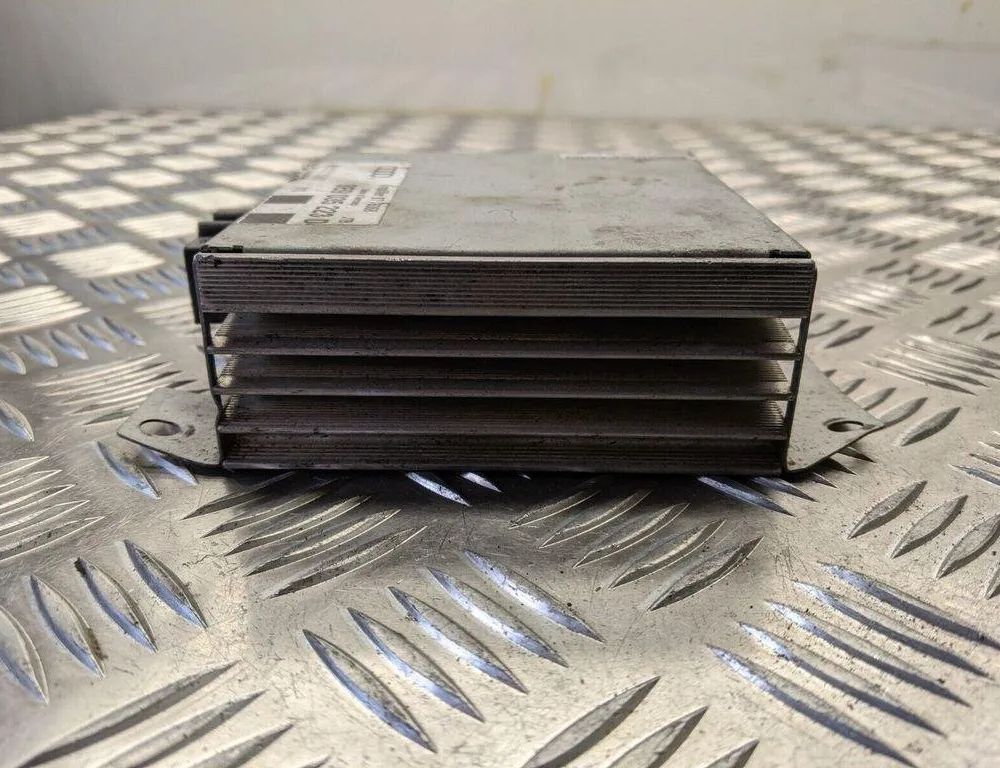 AUDI A4 B5/8D (1994-2001) Ljudförstärkare 8E9035223D 31429780