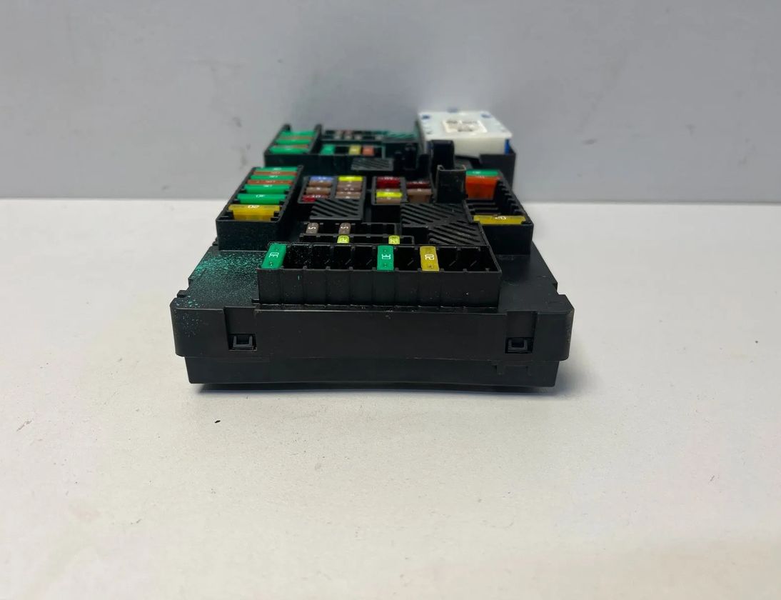 BMW i4 1 generation (2021-2024) Säkringsbox 5A4CFB9 30463905