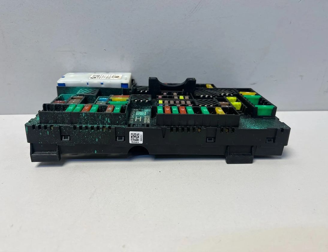 BMW i4 1 generation (2021-2024) Säkringsbox 5A4CFB9 30463905