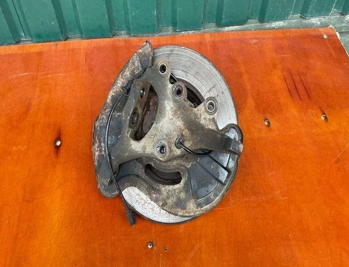 MERCEDES-BENZ C-Class W203/S203/CL203 (2000-2008) Främre vänster hjulnav 2093320101,A2093320101 27329640