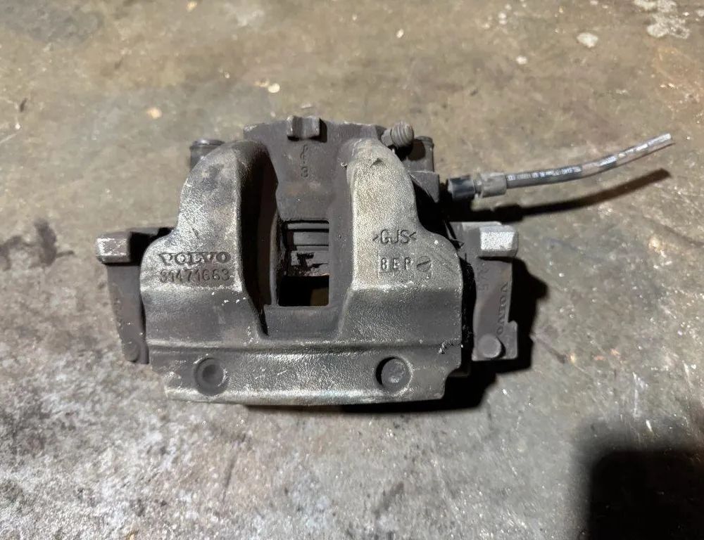 VOLVO XC60 2 generation (2017-2024) Vänster fram bromsok 31471663 31127757